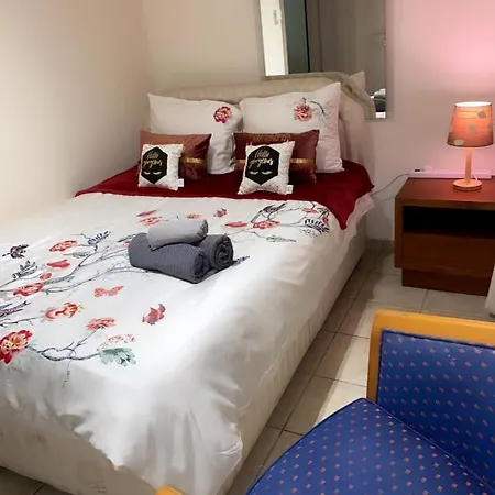 Апартаменти Larnaca Beach Apartment