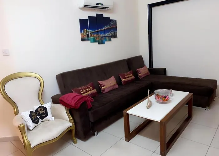 Larnaca Beach Apartment Διαμέρισμα *